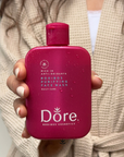 Dore Rooibos Face Wash in een hand getoond
